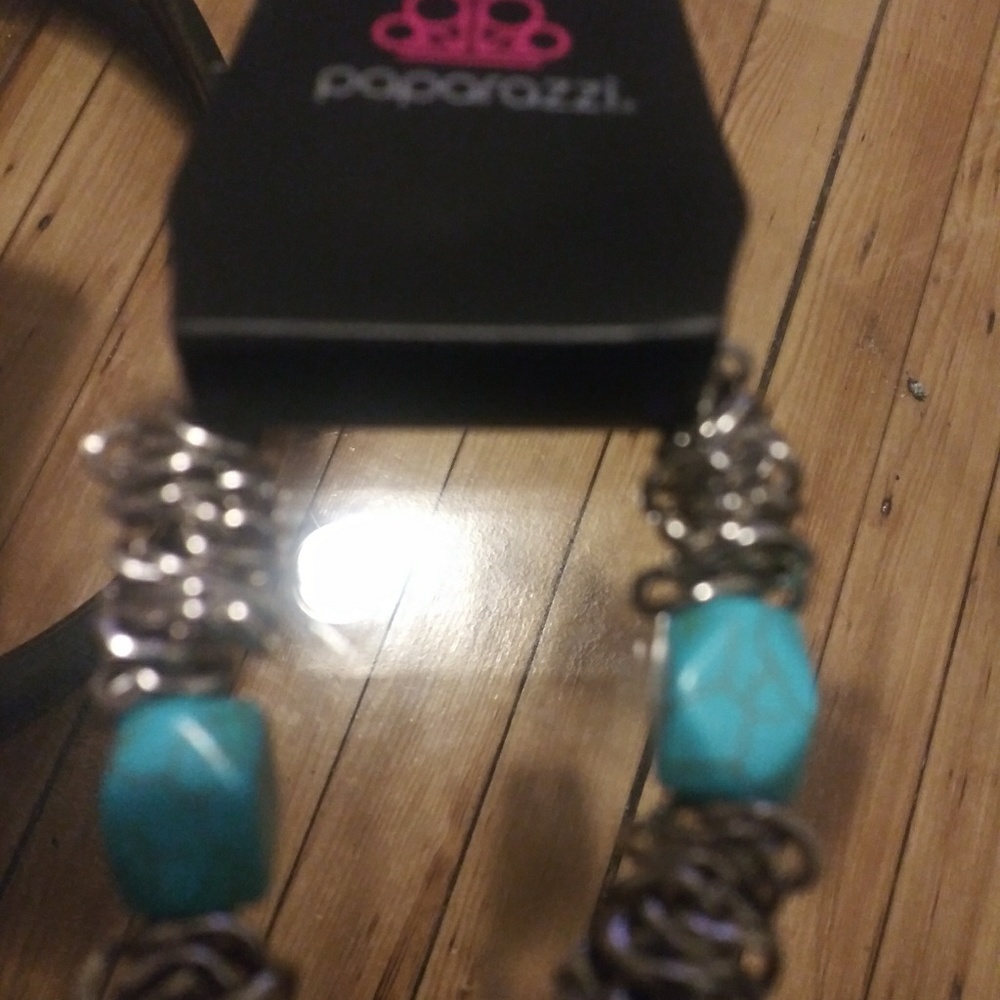 Earring - Picture 6 of 8